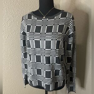 NWT Lety & Me Geo Print‎ Sweater in black/white/gray